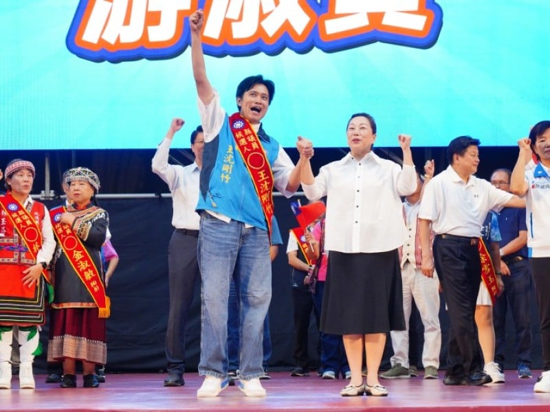 徐榛蔚親披彩帶 王沈剛竹扛起第八選區責任：全力支持游淑貞、為鄉親打拚