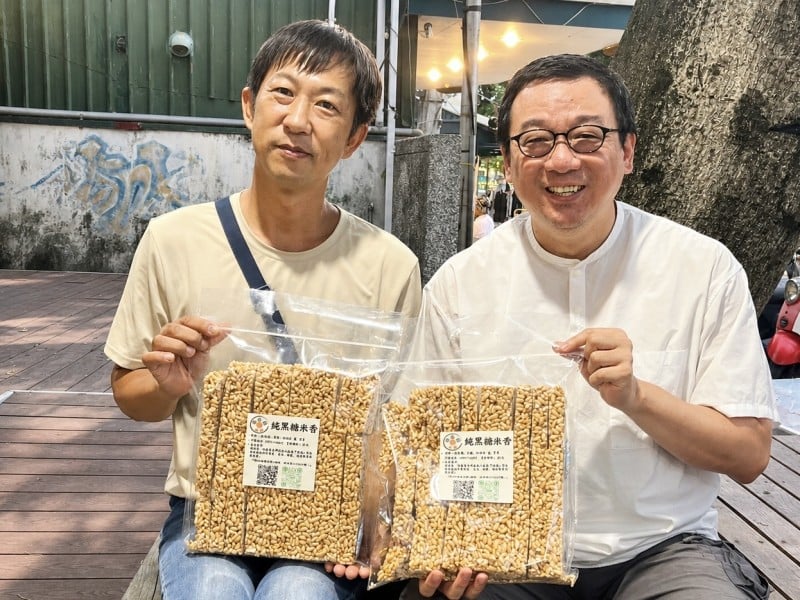 地震後店面沒了！花蓮夫妻把米香攤搬上發財車　一聲「磅」找回老客人