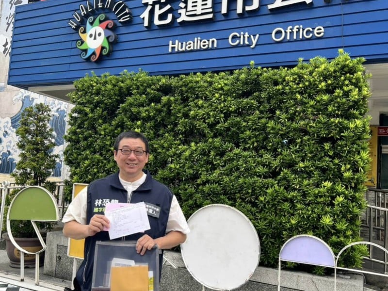 真的有恐龍來登記！林恐龍正式投入花蓮市民代表選舉