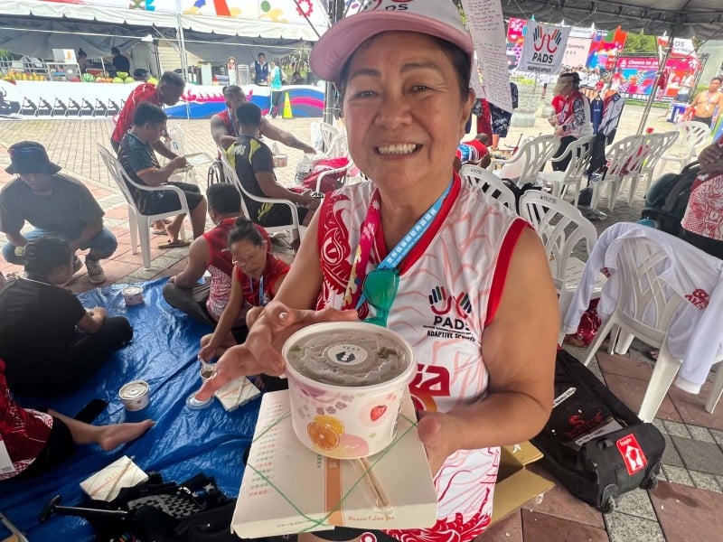 菲律賓身障龍舟隊抵花蓮陷困境　麗池飯包、林記魚丸暖心接力送餐