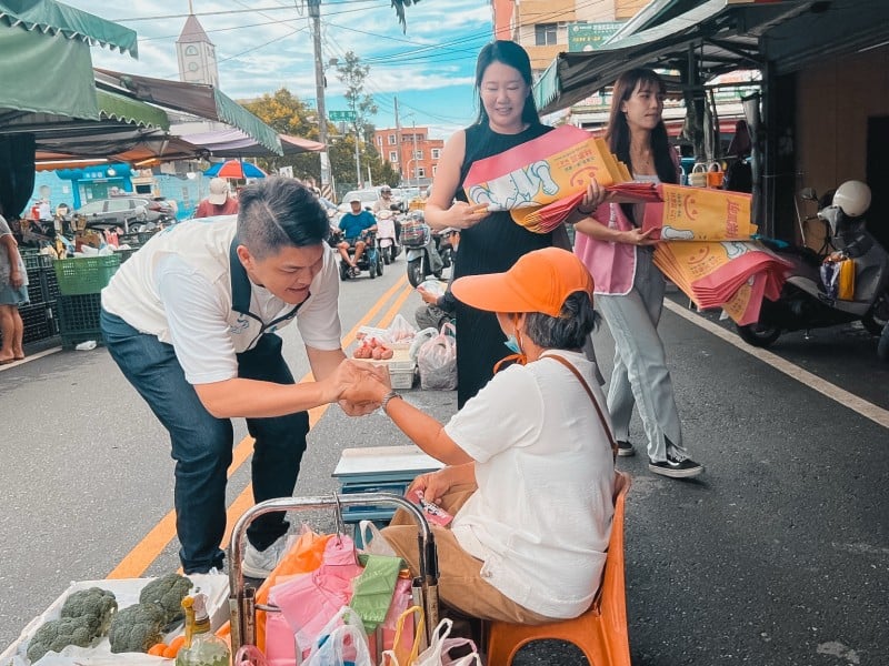 林宗昆勤走傳統市場拜票 ! 傾聽攤商需求 拚改善經營條件