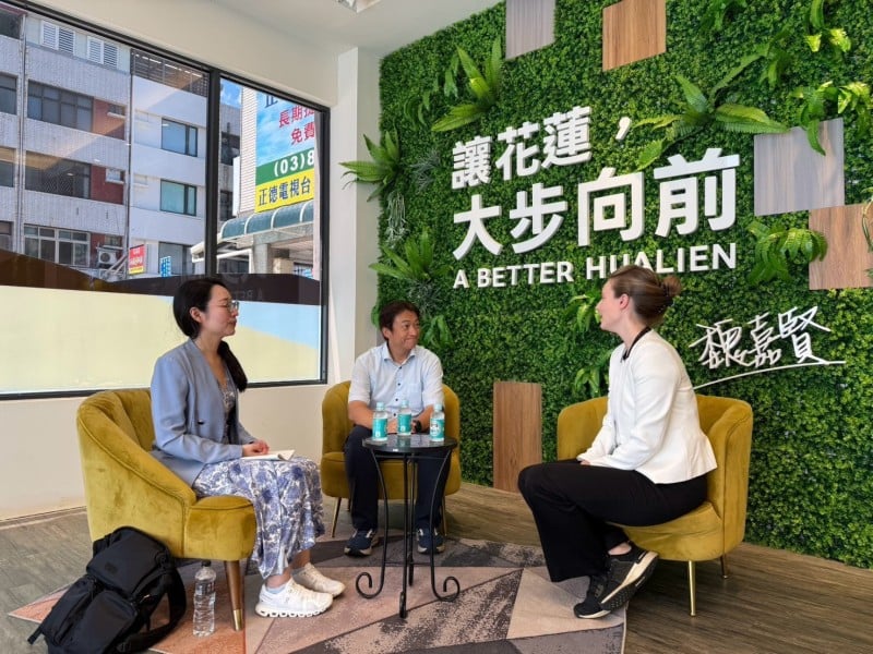 荷蘭在台辦事處拜訪未來基地　與魏嘉賢交流花蓮發展