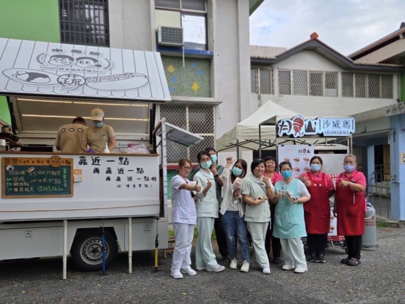 餐車開進長良護理之家 用美食與陪伴暖心迎中秋