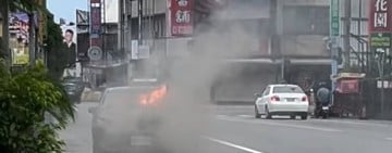 花蓮建國路近中央路口驚見汽車冒黑煙　疑車輛悶燒原因待查