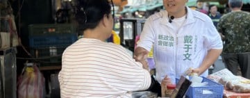 中秋連假不停歇！戴于文辦完親子活動再掃美崙早市 推在地振興券　讓消費走進市場、留在花蓮