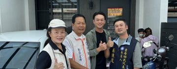 黃金發走進慶豐村拜票　鄉親熱情握手、加油打氣