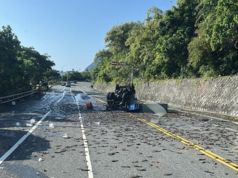 台11線石門洞路段車禍