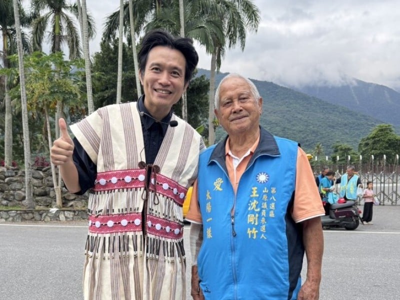 九旬老鄉長林芳榮陪同掃街 王沈剛竹首站水源逾百人相挺