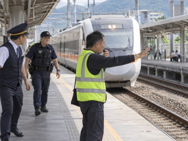 花蓮站男子疑冒充鐵路人員　   鐵警追查身分
