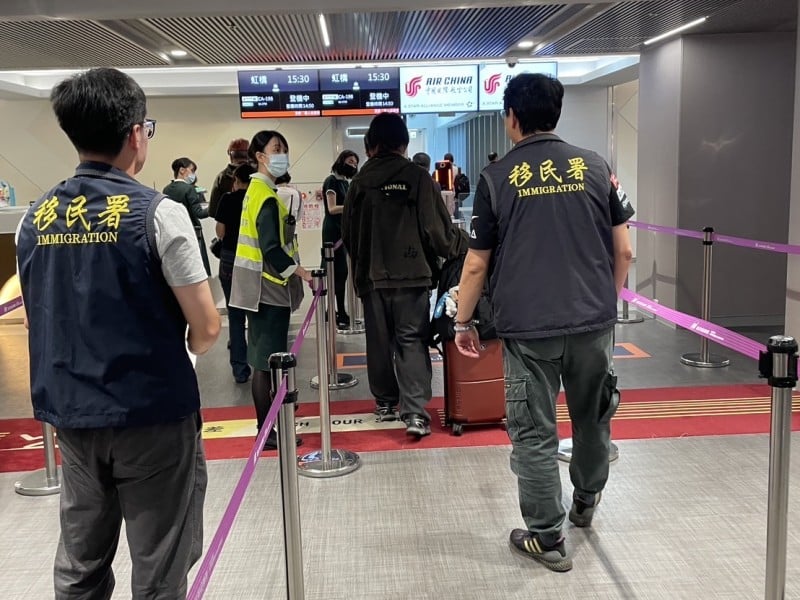 中國交換生於網路社群發表不當言論 移民署：已依法廢證並驅逐出境