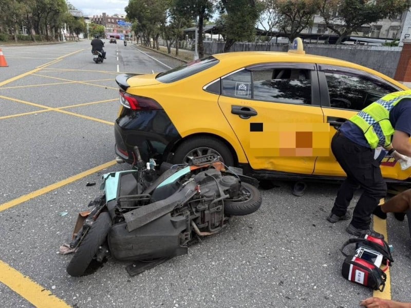 轉彎與直行車碰撞釀禍 花警提醒民眾注意路口安全