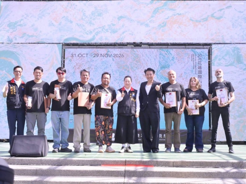 膚土之下展現重生力量！徐榛蔚主持石雕藝術季揭幕 勉在地青年以石會友