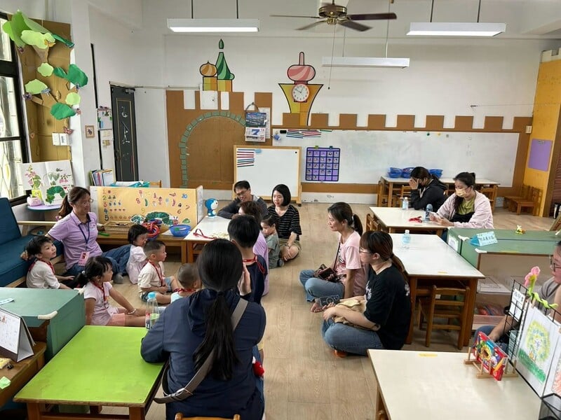 LINE_ALBUM_115.08.08_吉安鄉幼新生體驗_幼童齊喊父親節快樂_游淑貞盼親師協力陪伴孩子快樂成長學習_260809_2_be2c6db83f6c9e3f.jpg