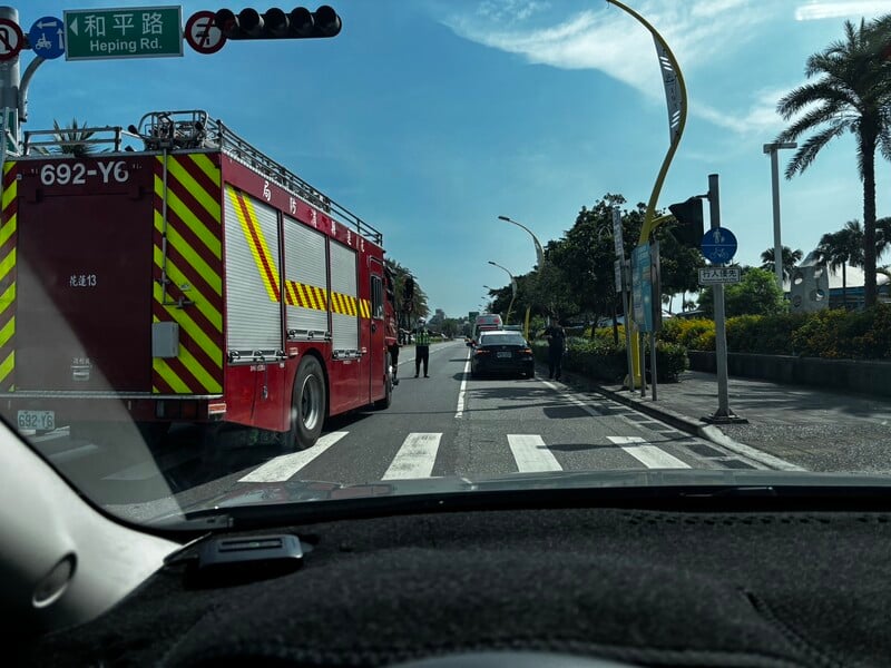 南濱車禍4_7f87d39166ef59fc.jpeg