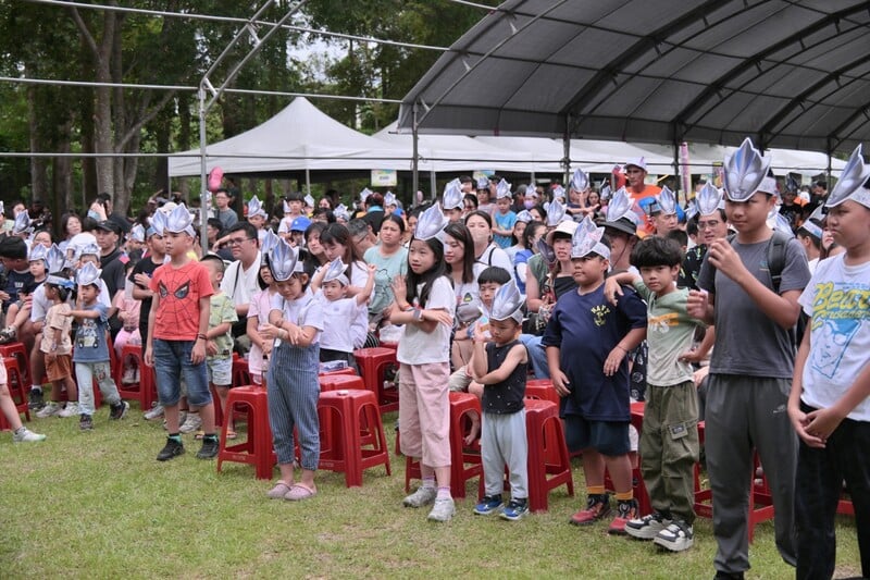 LINE_ALBUM_115.10.10_吉安國慶連假超人力霸王見面會場面空前盛大_游淑貞陪親子同樂_7fe813115c97dc93.jpg