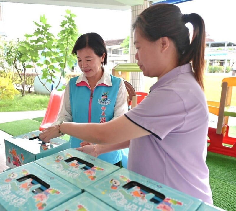 LINE_ALBUM_115.06.12_吉安鄉幼辦理客語幼幼檢測闖通關_游淑貞陪孩子拿下人生首張認證證書_260613_3_d71b0.jpg