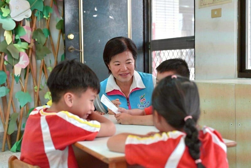 LINE_ALBUM_115.06.12_吉安鄉幼辦理客語幼幼檢測闖通關_游淑貞陪孩子拿下人生首張認證證書_260613_4_fb554.jpg