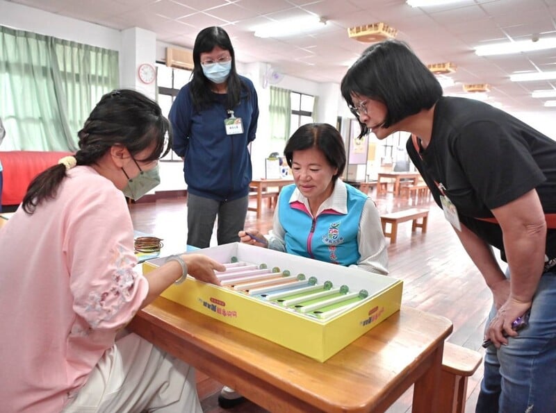 LINE_ALBUM_115.06.12_吉安鄉幼辦理客語幼幼檢測闖通關_游淑貞陪孩子拿下人生首張認證證書_260613_8_c8103.jpg