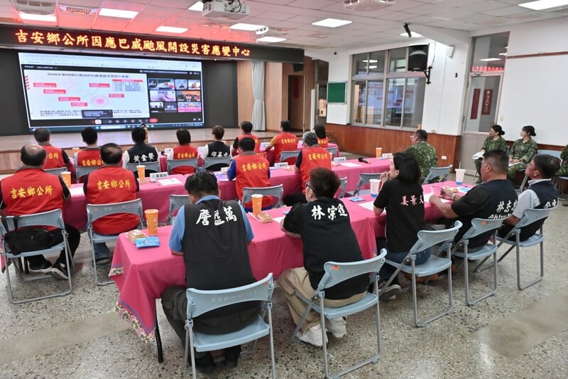 LINE_ALBUM_115.07.10-吉安所會同心齊迎戰強颱_游淑貞會後現勘吉安溪出海口_260711_17_64ed9.jpg