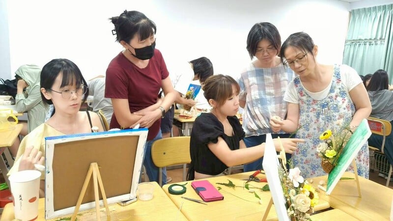 LINE_ALBUM_1150716文創花藝公民營第三天_260722_2_0_2376e.jpg