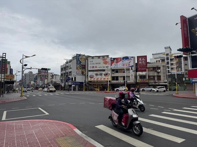 讓行人01_61b2a.jpeg