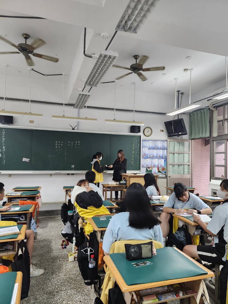花蓮戶政感謝學校配合 順利完成應屆畢業生首次領取國民身分證 4 e7451