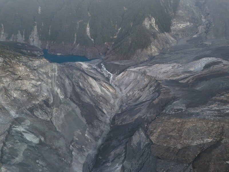 114年10月9日空拍堰塞湖區初判無異常變化-2_0_a97eb.jpg