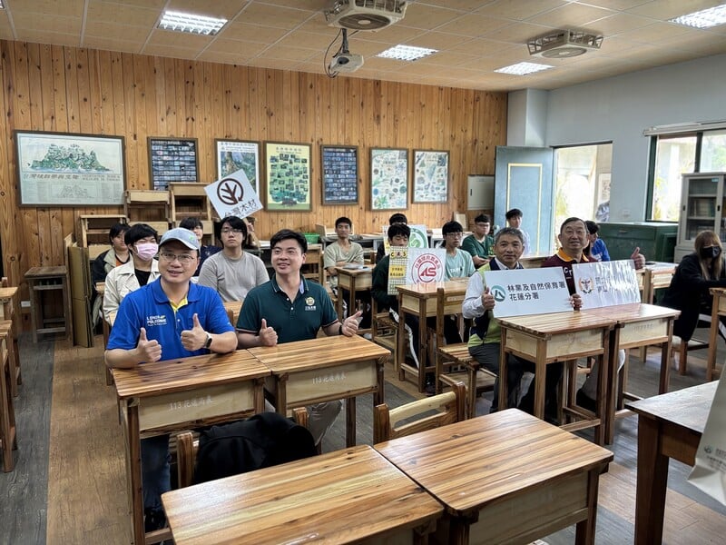 國產柳杉桌椅走進教室花蓮分署攜手花農打造永續低碳學習環境_b2b84.jpg