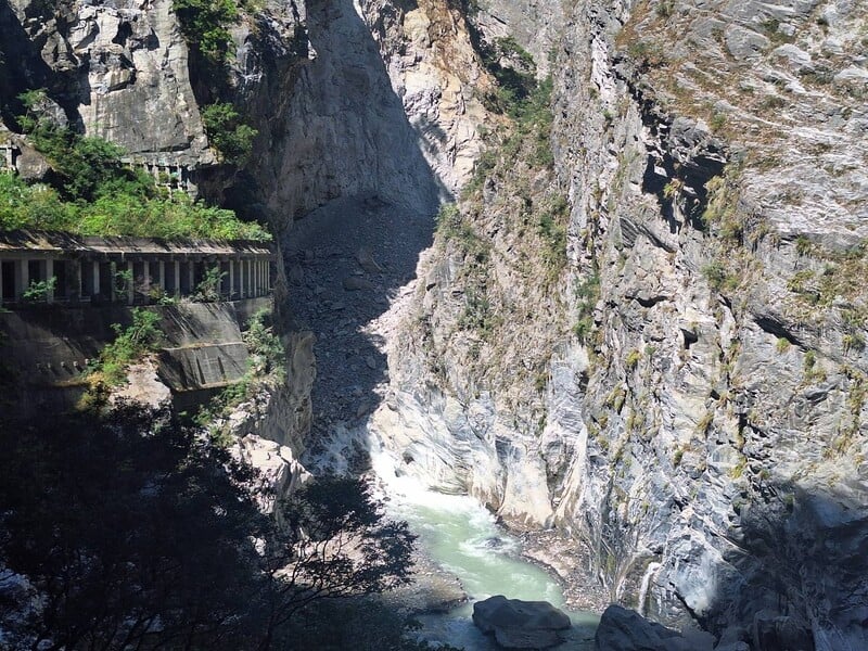 自燕子口步道拍攝崩坍區_0_bfaca.jpg