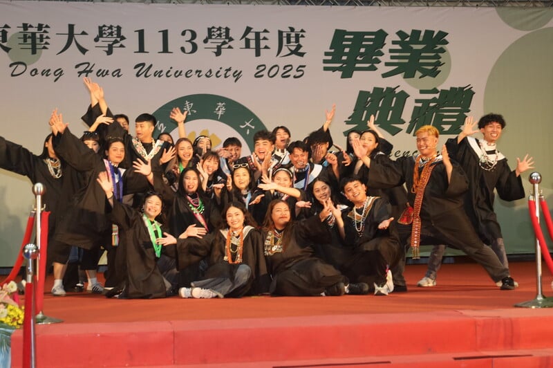 6.東華大學401聯隊舞團上台表演給予畢業生祝福_0_0_6437e.jpg