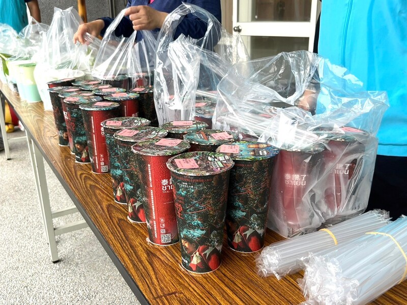 LINE_ALBUM_1131116感謝清潔隊辛勞_市民代表送暖致意_241116_2_f4880.jpg