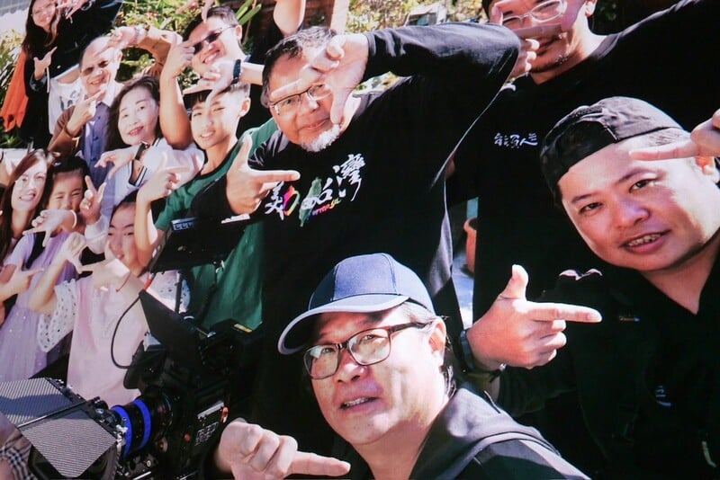 LINE_ALBUM_1131129台灣超人傳達正能量_魏嘉彥邀民眾走進戲院感受生命力_241129_13_934da.jpg