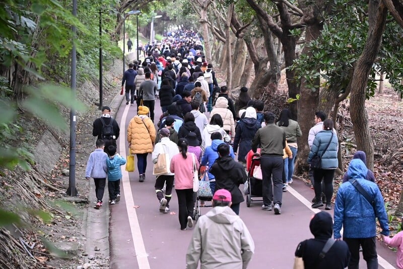 LINE_ALBUM_1131214_珍惜資源愛地球漫步走_魏嘉彥與鄉親一起走出戶外享健康_241215_4_4a873.jpg
