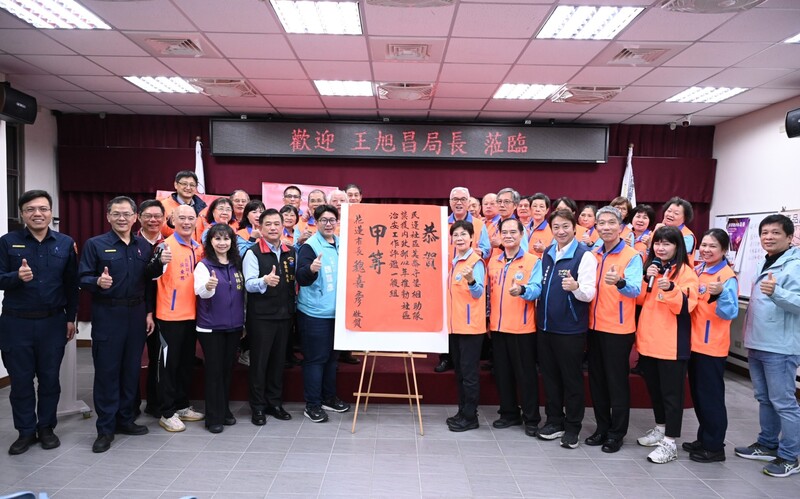 LINE_ALBUM_1131216民運巡守隊獲佳績_魏嘉彥親赴貼紅榜感謝付出_241216_5_8ab5c.jpg