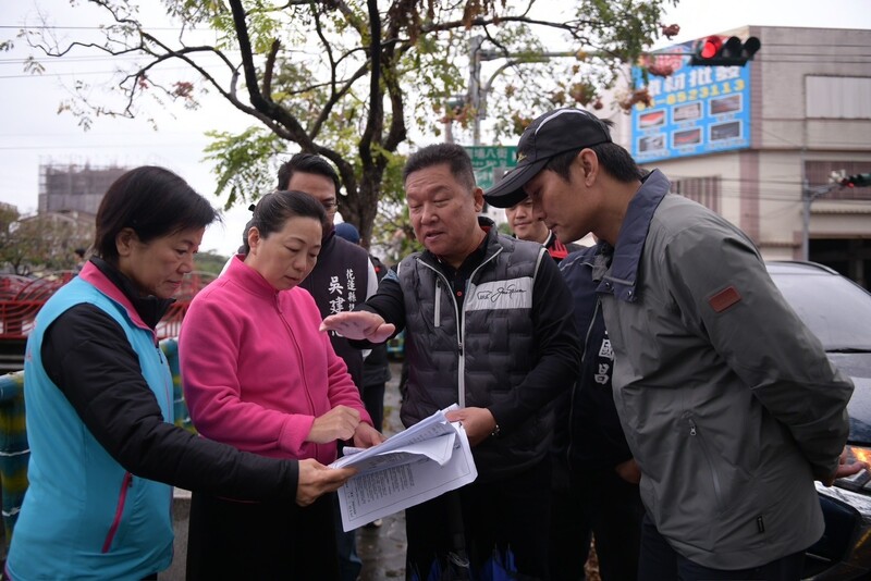 LINE_ALBUM_114.01.05114.01.05徐榛蔚游淑貞縣鄉協力建設_會勘吉安溪生活路網基礎建設_250106_8_d378c.jpg