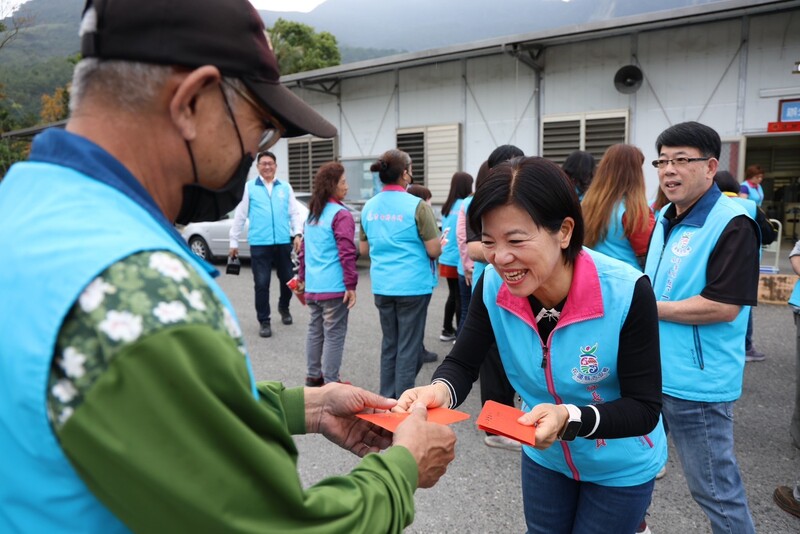 LINE_ALBUM_114.01.26_縣府慰勞基層鄉鎮清潔隊攜手環保_250126_15_7fa6d.jpg