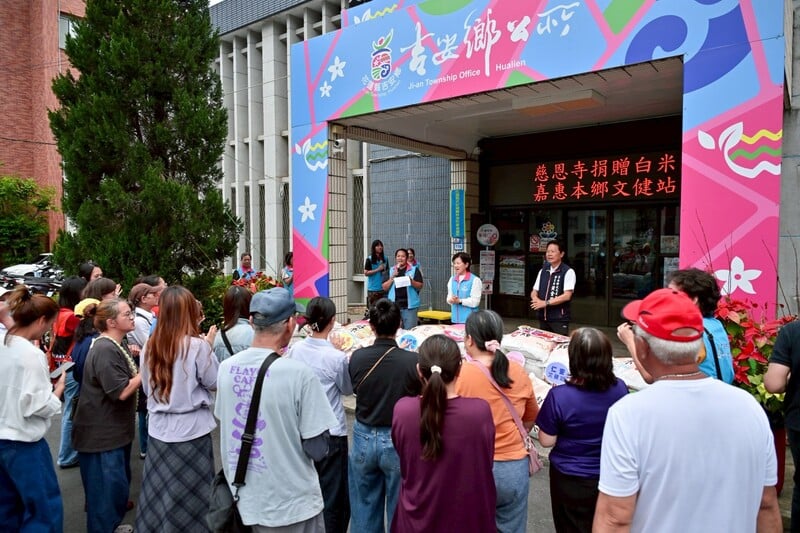 LINE_ALBUM_114.04.20_吉安鄉整合慈恩寺捐文建站3300斤白米_游淑貞力促公私協守護部落長者_260421_10_1c6e4.jpg