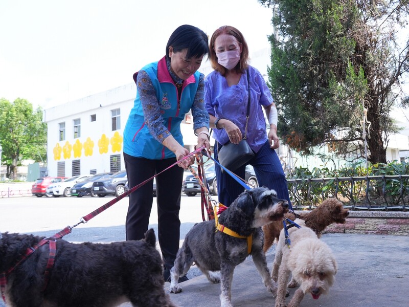 LINE_ALBUM_114.05.07吉安鄉狂犬病疫苗巡迴注射服務開跑_游淑貞籲飼主配合施打守護毛孩健康_250507_6_82c6c.jpg