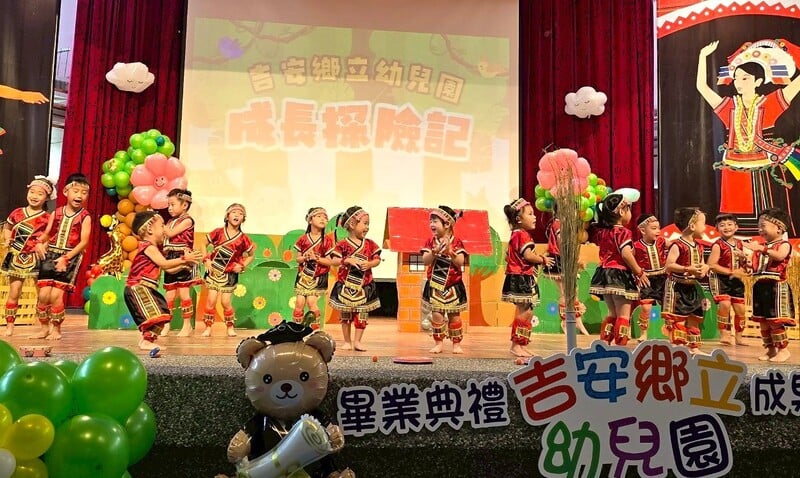LINE_ALBUM_114.07.15_吉安鄉立幼兒園第30屆畢業典禮_游淑貞祝福30位畢業生健康成長_250716_13_eb194.jpg