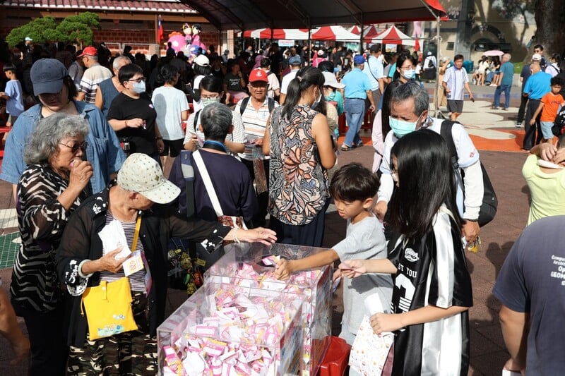 LINE_ALBUM_114.10.10_吉安雙十國慶升旗匯聚產業行銷_游淑貞提振單日攤商交易百餘萬_251010_27_ac5a0.jpg