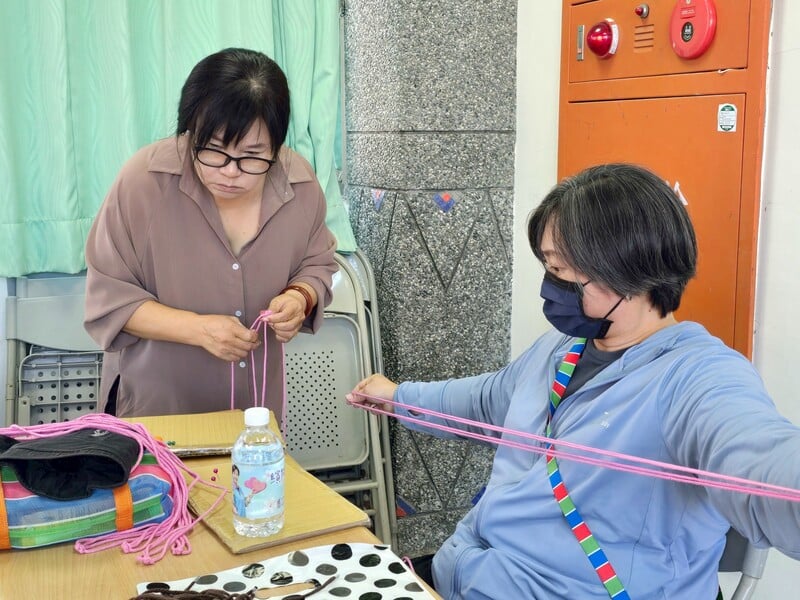 LINE_ALBUM_114.10.4_游淑貞創新原住民工藝研習_帶動吉安各部落共學多元產業_251005_9_44bd2.jpg