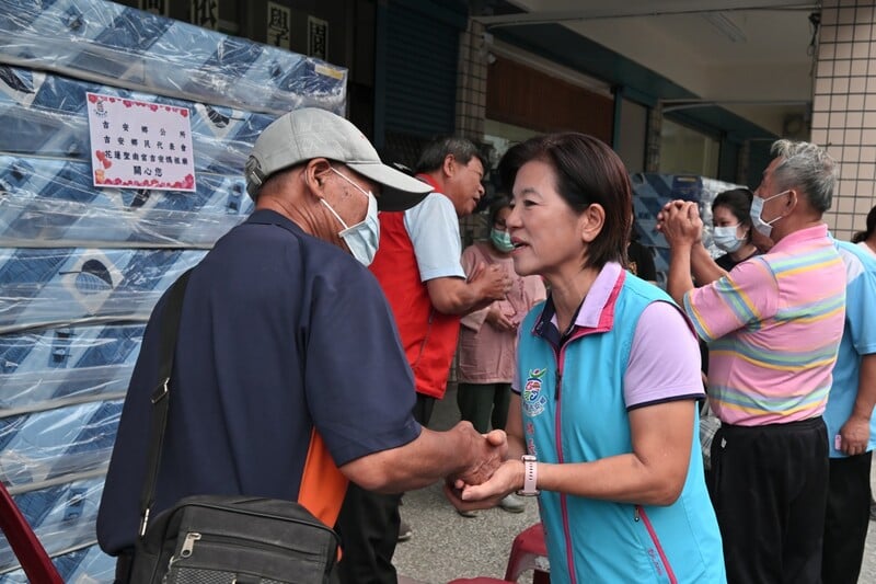 LINE_ALBUM_114.11.20_跨鄉馳援公益傳愛不斷_游淑貞整合社會善緣關懷鄉民_251121_8_5fa36.jpg