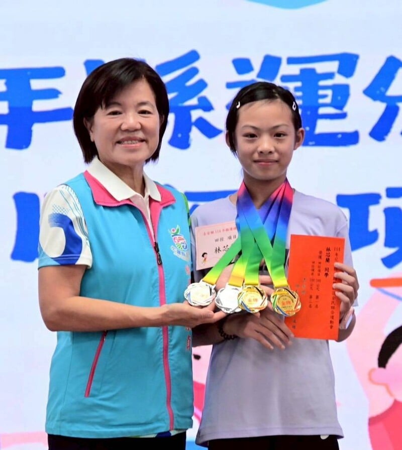 LINE_ALBUM_114.12.14游淑貞表揚全縣暨社區全民聯合運動會創全縣27金25銀22銅吉安鄉優異選手_251215_6_8688e.jpg