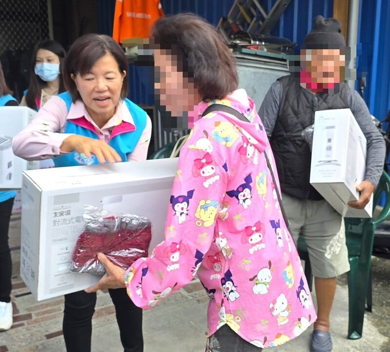 LINE_ALBUM_114.12.18_游淑貞持續關懷災民生活不停歇_再整合善款添禦寒物資馳援光復_251219_14_07438.jpg