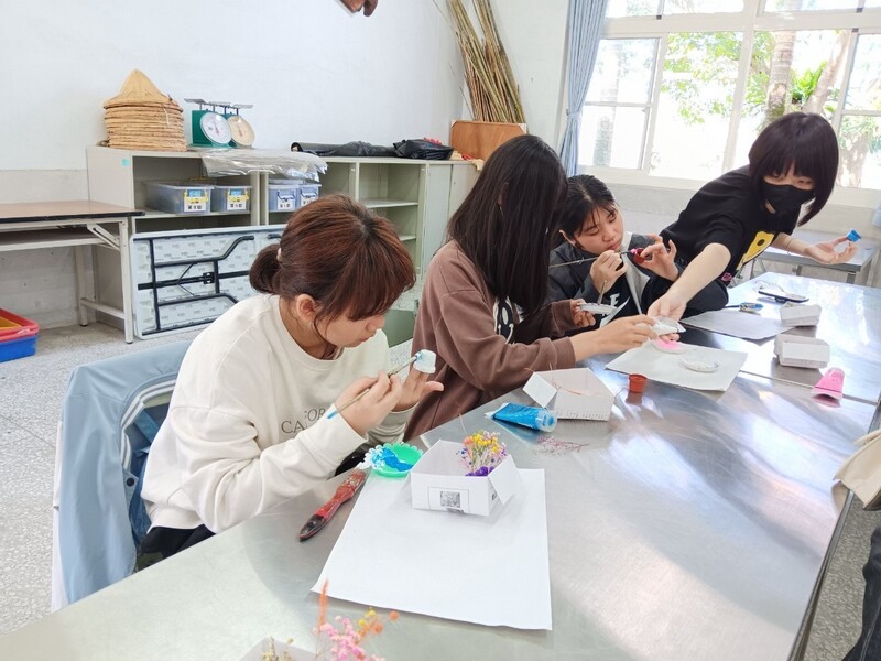 LINE_ALBUM_114.3.22農傳人活動園藝科_250322_13_0_308f8.jpg