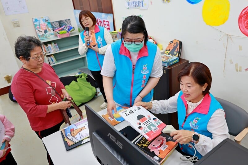 LINE_ALBUM_115.02.25游淑貞爭取148萬增購四千冊新書_推動吉安鄉圖全齡樂閱讀再升級_260226_3_3f892.jpg