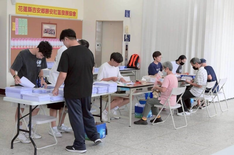 LINE_ALBUM_115.05.03115年吉安鄉航空噪音補助擴大13_村鄉親受惠游淑貞提醒鄉親備齊文件分流洽辦_260504_12_83681.jpg