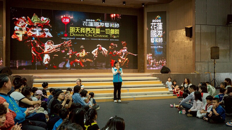 LINE_ALBUM_115.05.10.-法國巨偶現身吉安_游淑貞致力打造沈浸式體驗藝文活動_260511_4_72f26.jpg