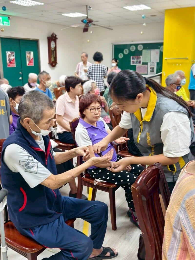 LINE_ALBUM_2025.7.9榮民之家_250710_1_0_574bf.jpg
