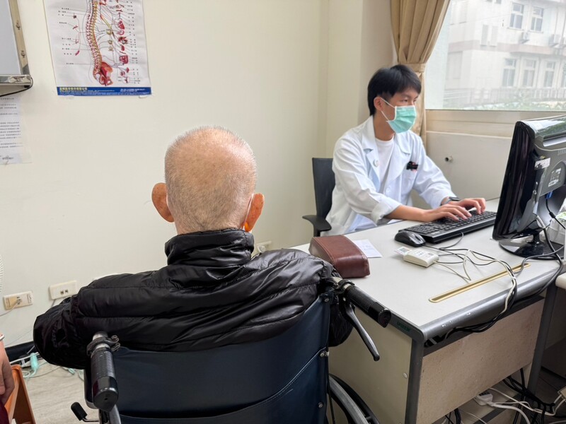 LINE_ALBUM_20250305中醫師駐診開幕典禮_250311_1_0_2972f.jpg